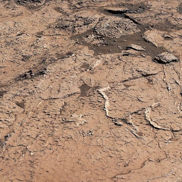 Eine Aufnahme des Mars-Rovers „Curiosity“ zeigt die Oberfläche des roten Planeten. Die Nasa hat die Aufnahme ihres Gefährts veröffentlicht.