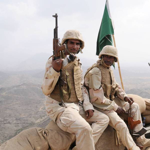 Saudische Soldaten sichern einen Posten im Grenzgebiet.