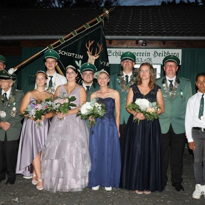 Nach der Krönung beim Schützenfest in Heidberg.