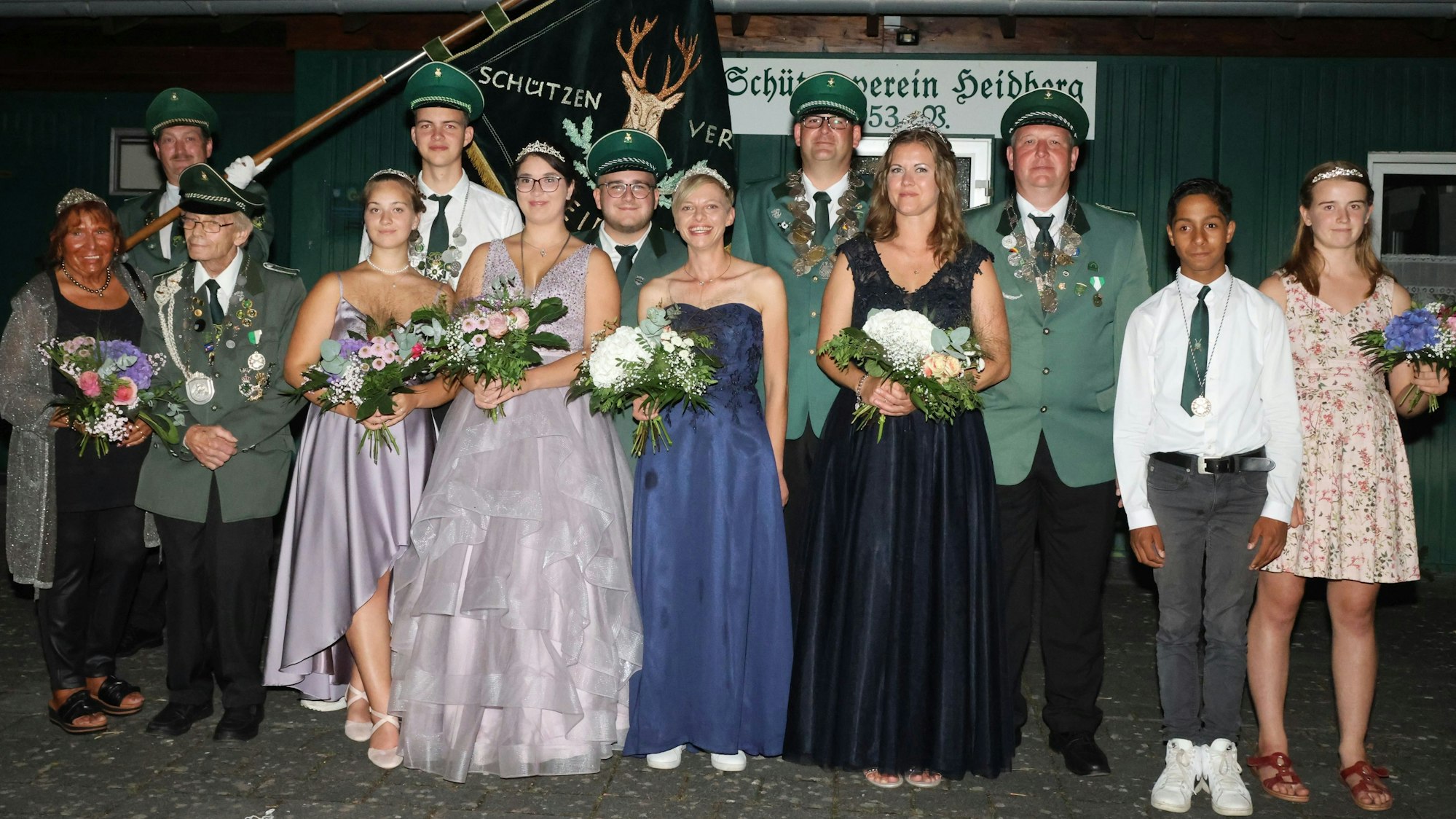 Nach der Krönung beim Schützenfest in Heidberg.