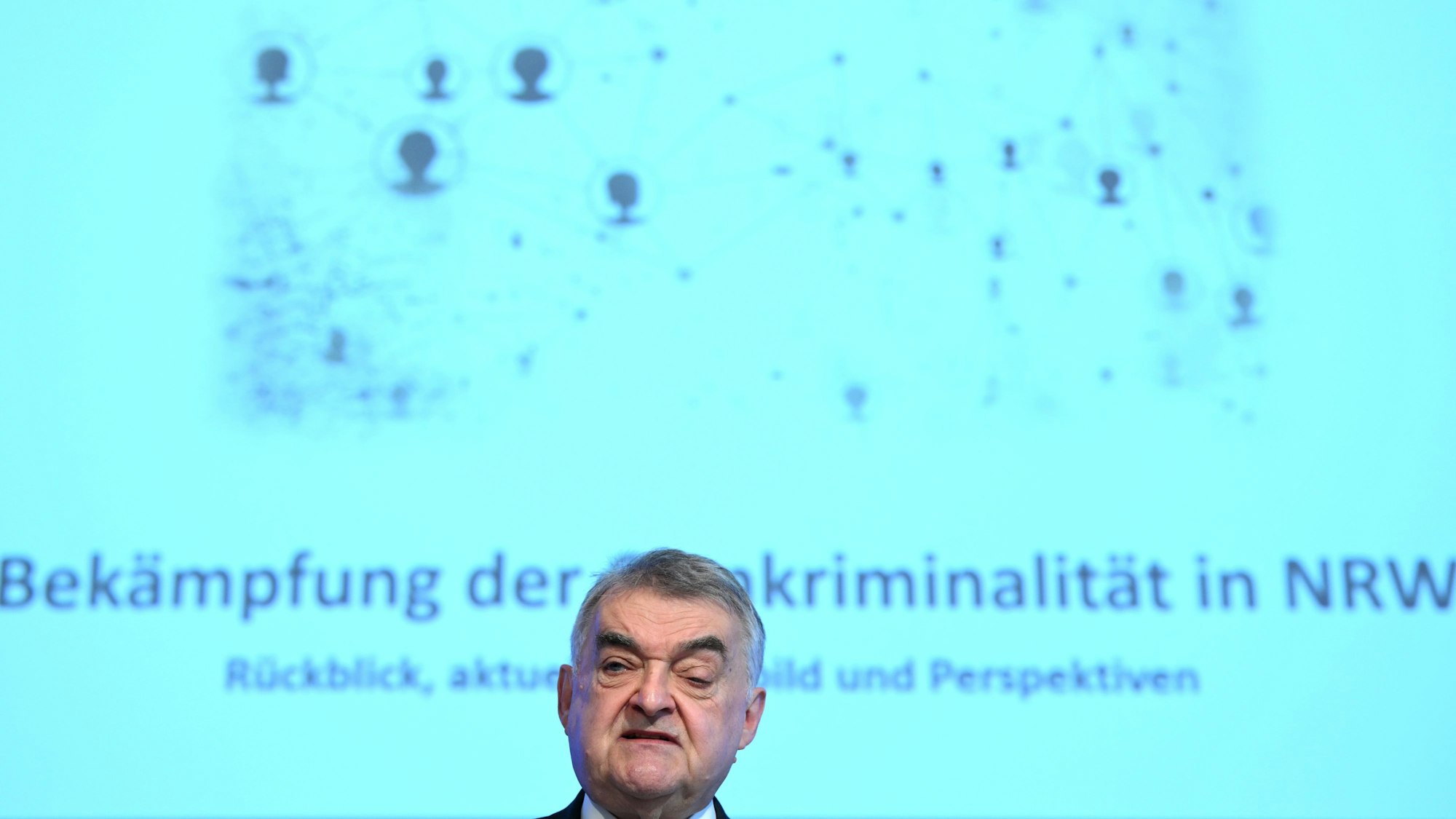 NRW-Innenminister Herbert Reul (CDU) bei einer Veranstaltung zu Clan-Kriminalität im April 2022.