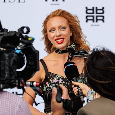 Anna Ermakova bei der zweiten Riani Fashion Cruise auf dem Ausflugsschiff Blue Rhapsody zur Präsentation der Sommerkollektion 2024.