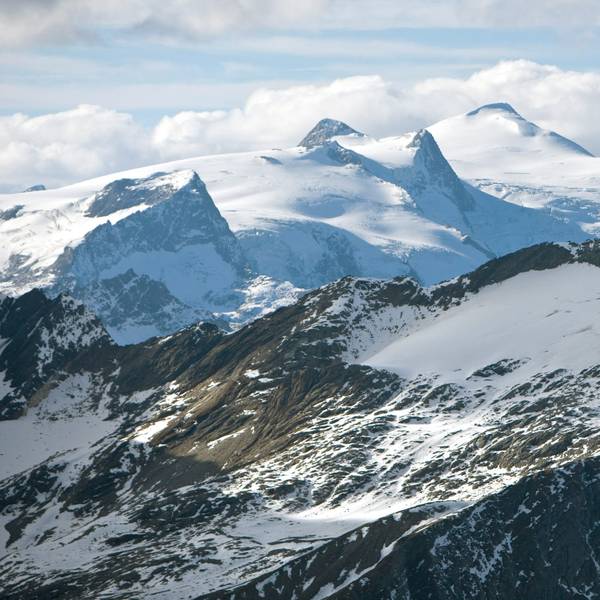 Ein undatiertes Bild der Großvenediger Berge in Österreich.