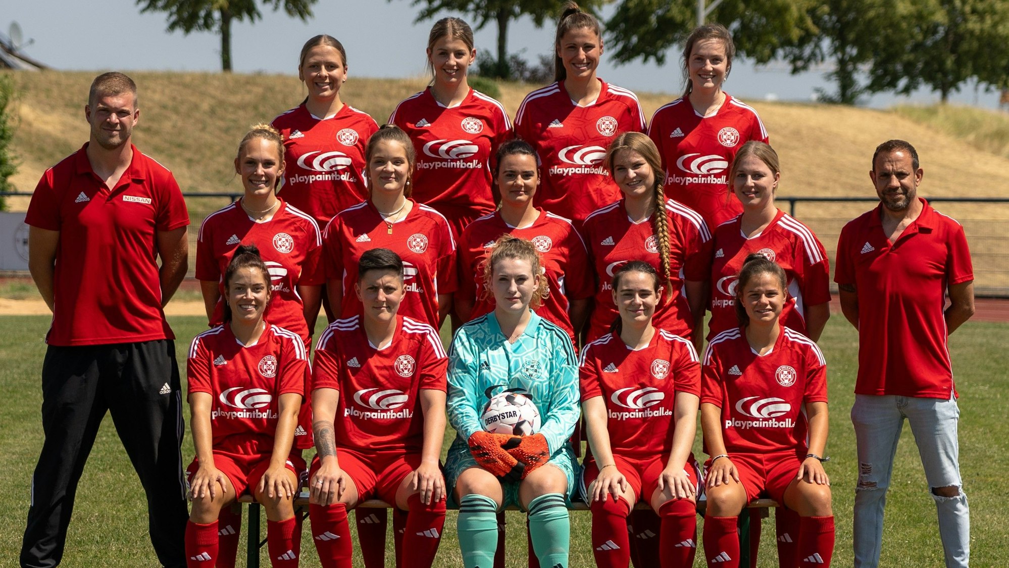 Das Bild zeigt die Frauenmannschaft des TuS Zülpich.