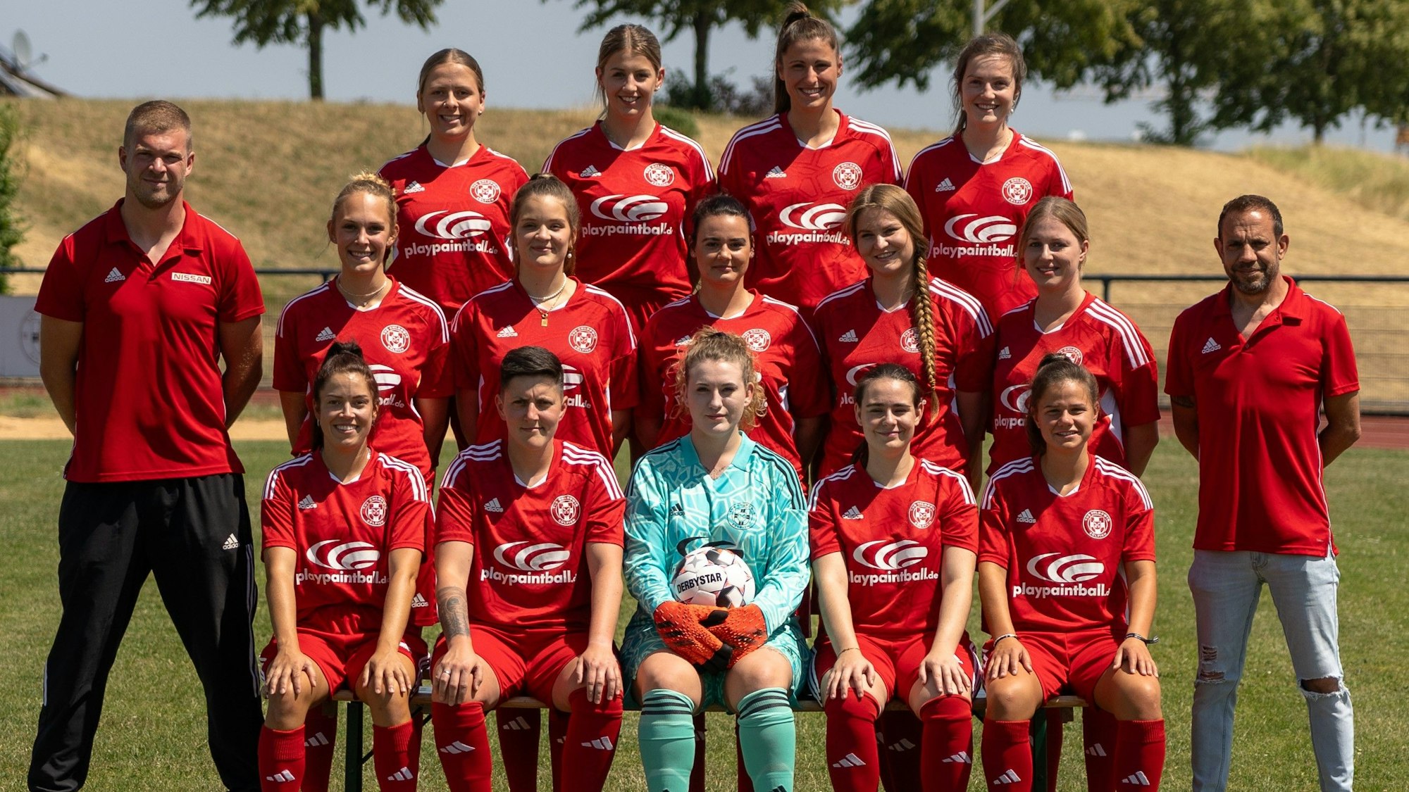 Das Bild zeigt die Frauenmannschaft des TuS Zülpich.