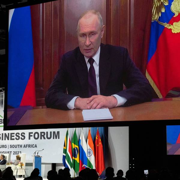 Wladimir Putin (oben), Präsident von Russland, spricht während des Gipfels der Staats- und Regierungschefs der fünf aufstrebenden Volkswirtschaften Brics.