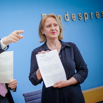 Lisa Paus (Bündnis 90/Die Grünen), Bundesfamilienministerin, und Marco Buschmann (FDP), Bundesminister der Justiz, stellten im Juni das Eckpunktepapier zum Selbstbestimmungsgesetz vor.