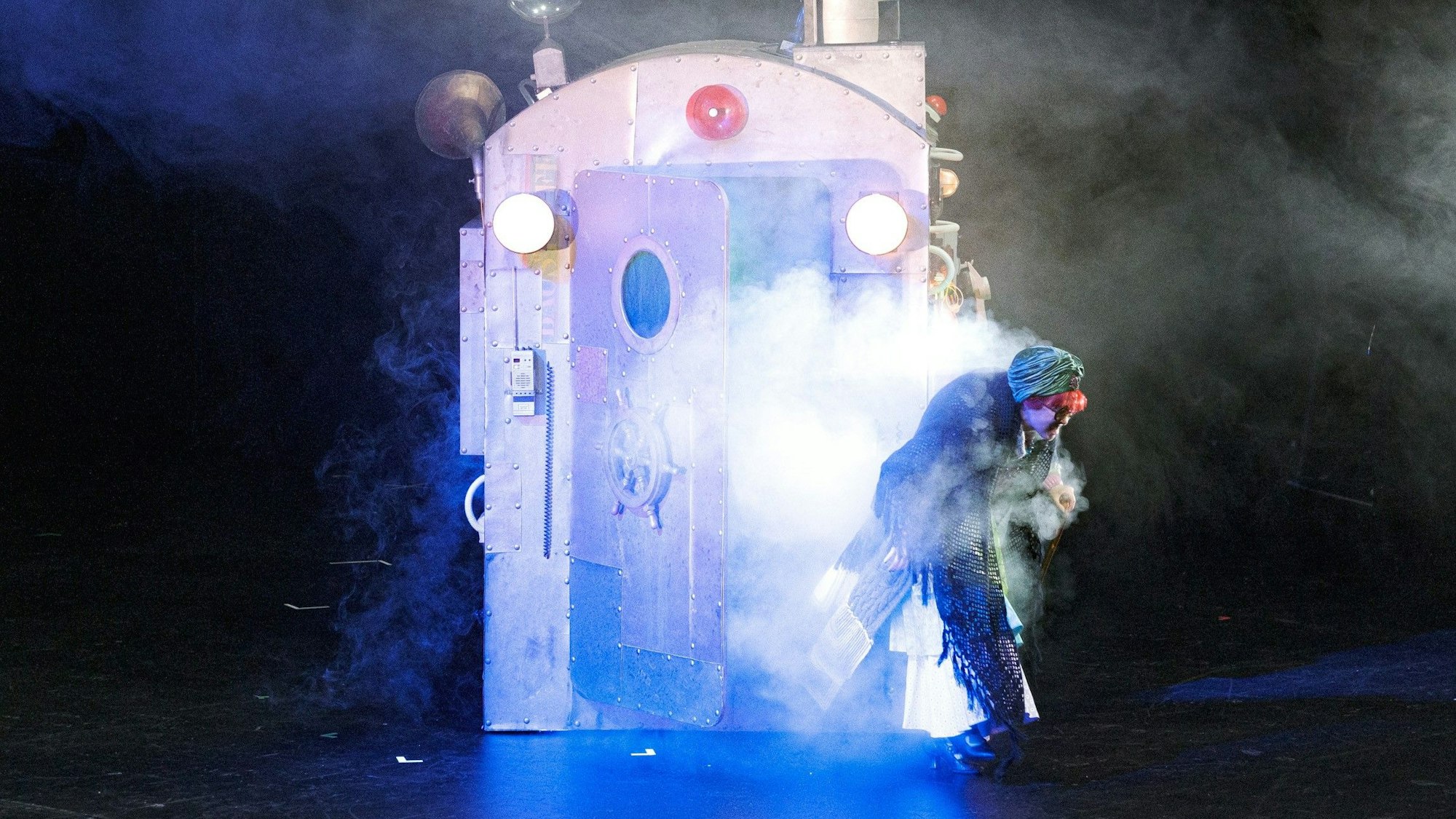 Eine Szene aus dem Stück „Tini und der magische Phantafabulieromat“
von Sibylle Dudek