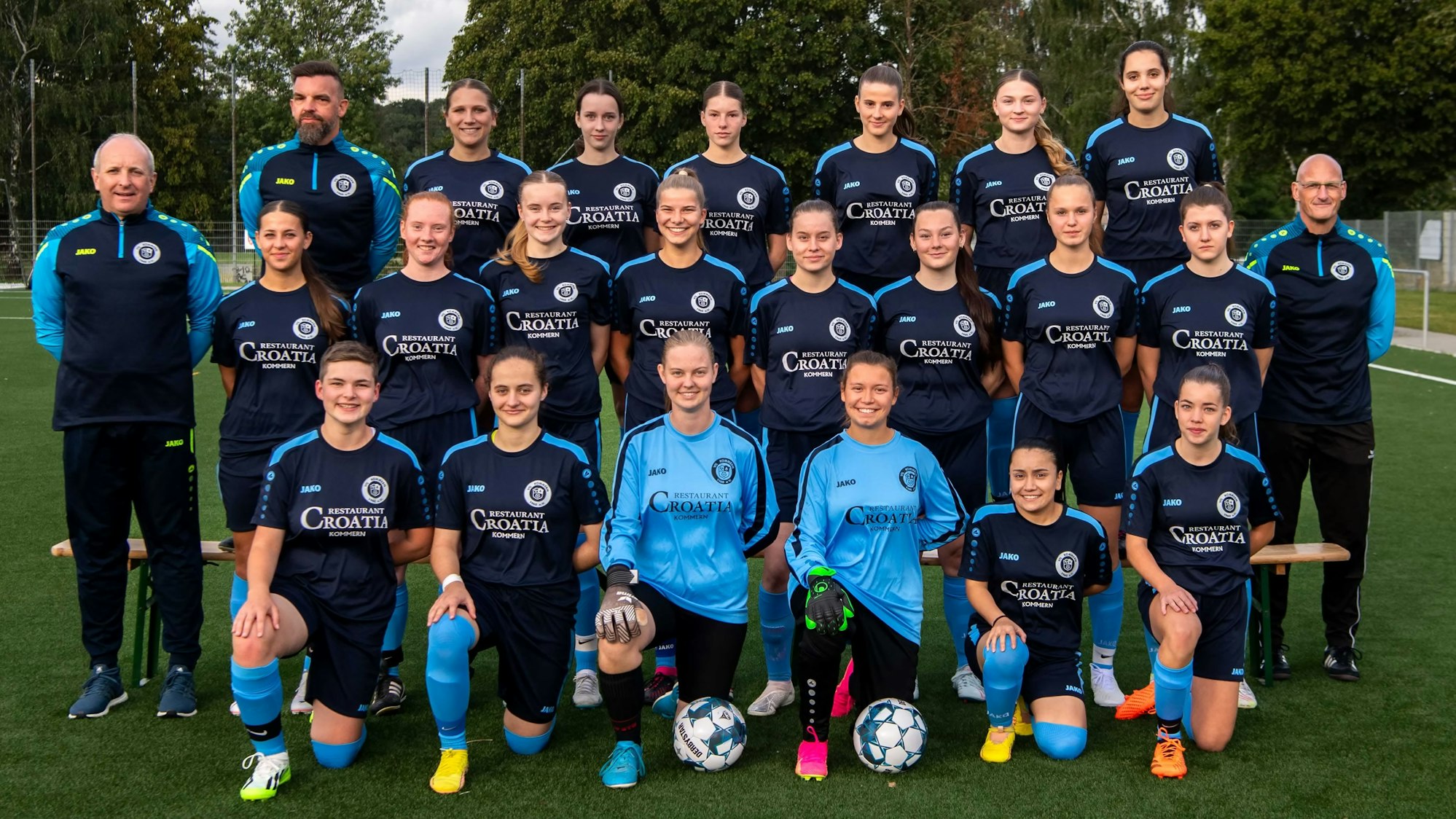 Das Bild zeigt die Frauenmannschaft des VfL Kommern.