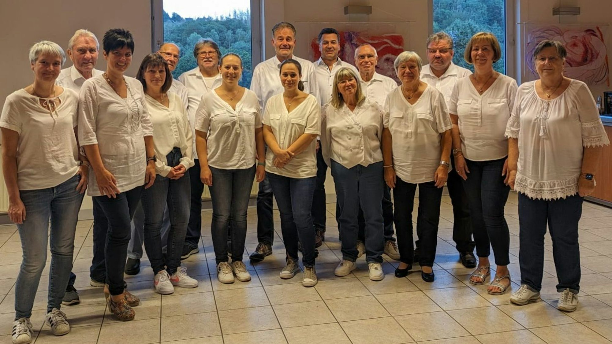 Gruppenfoto des Gemischten Chores aus Wallerhausen.