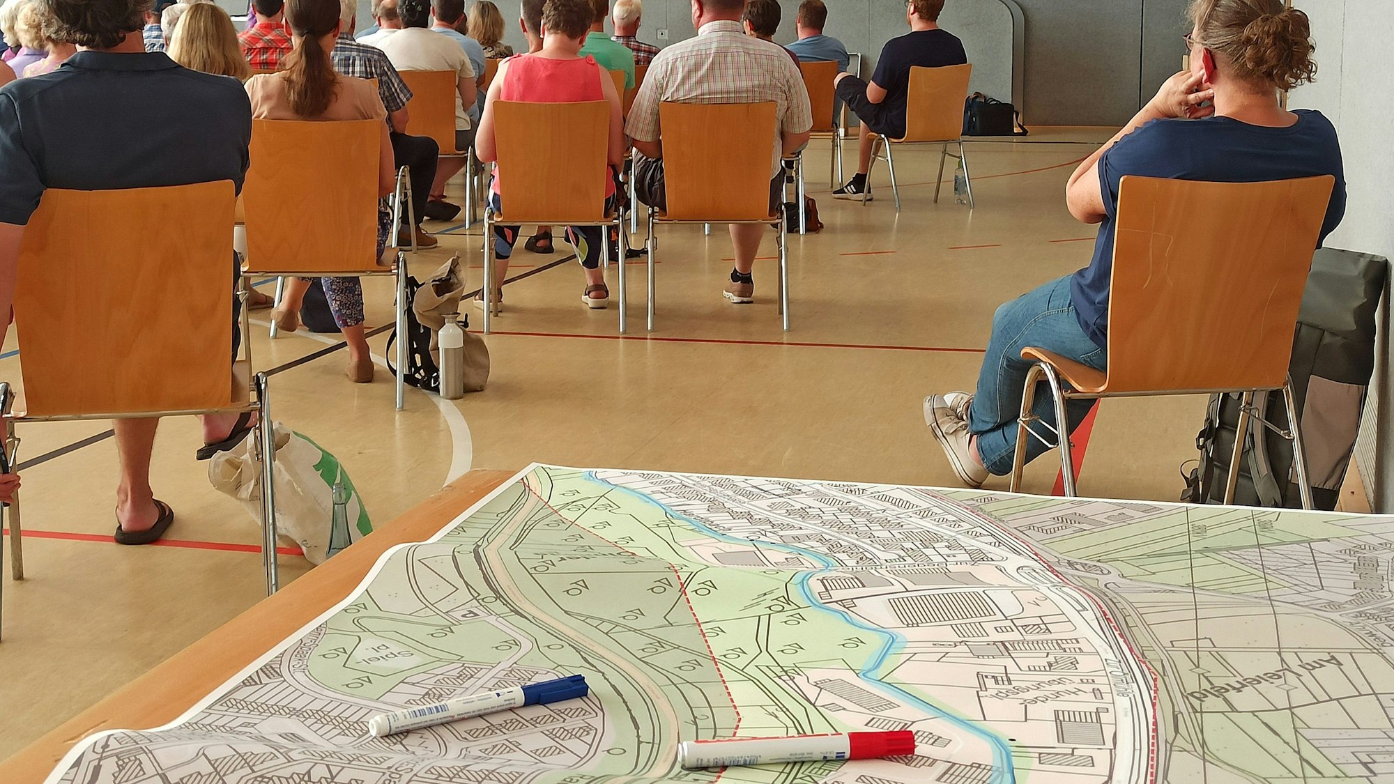 Bestens besucht war die gemeinsame Informationsveranstaltung der Stadt Bonn und der Gemeinde Alfter zum Hochwasserschutz am Hardtbach in der Duisdorfer Toni-Mai-Halle.