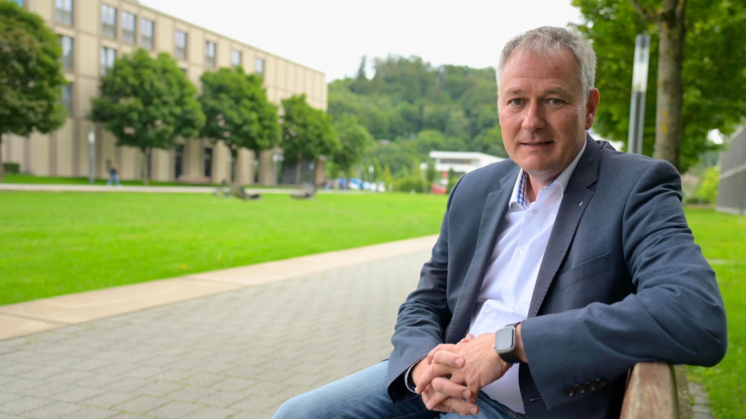 MdB Dr. Carsten Brodesser im Gummersbacher Stadtgarten.