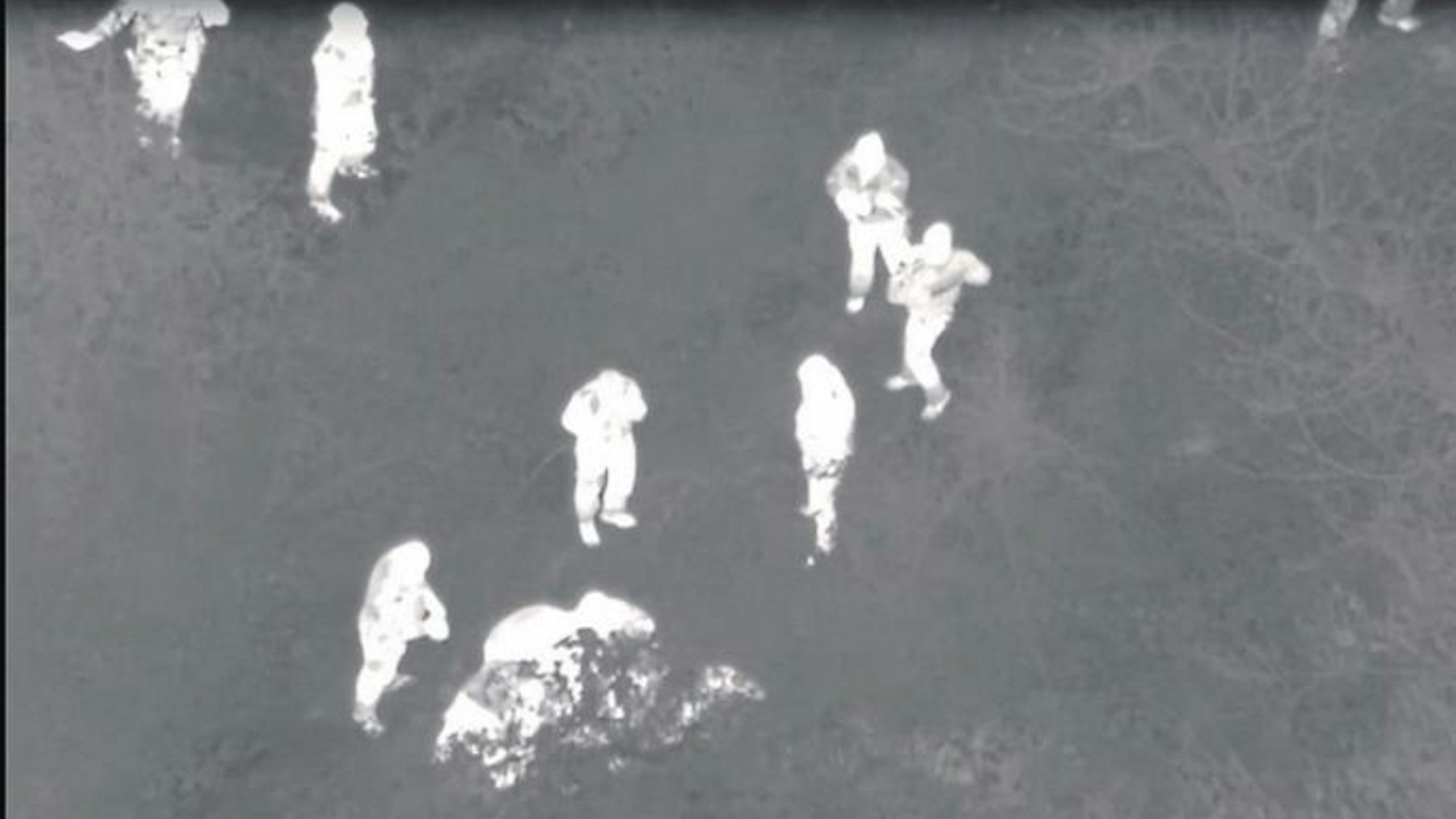 Aufnahme der Wärmebildkamera eines Polizeihubschraubers