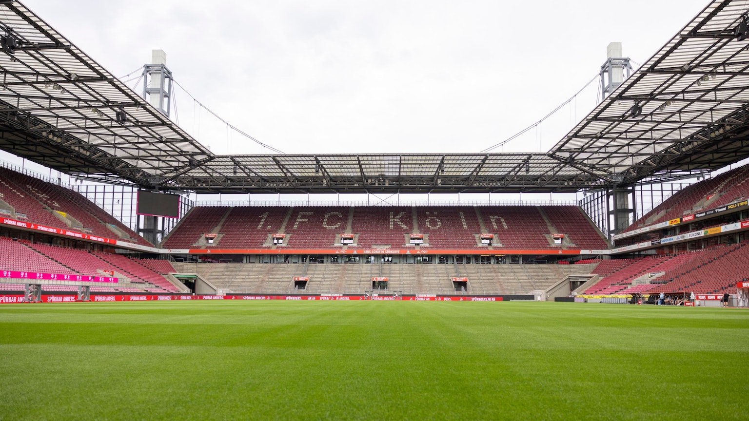 Das Rheinenergie-Stadion, Heimat des 1. FC Köln, erhält ein Notentwässerungssystem zum Schutz vor Starkregen.