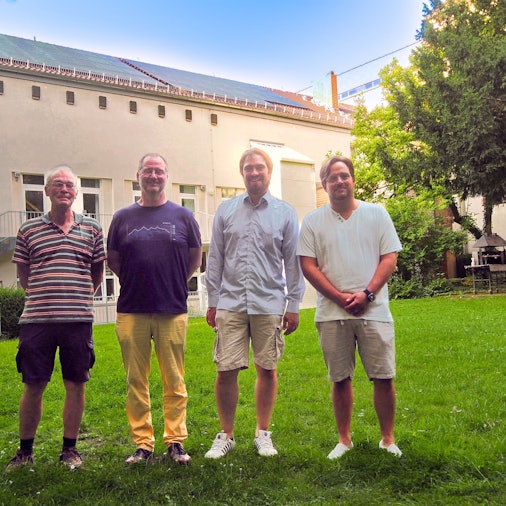 Die Kirchenvorstände Bodo Schmitt (v.l.), Christoph Schykowski, Christan Remmert und Patrick Mittler vor der neuen Anlage.