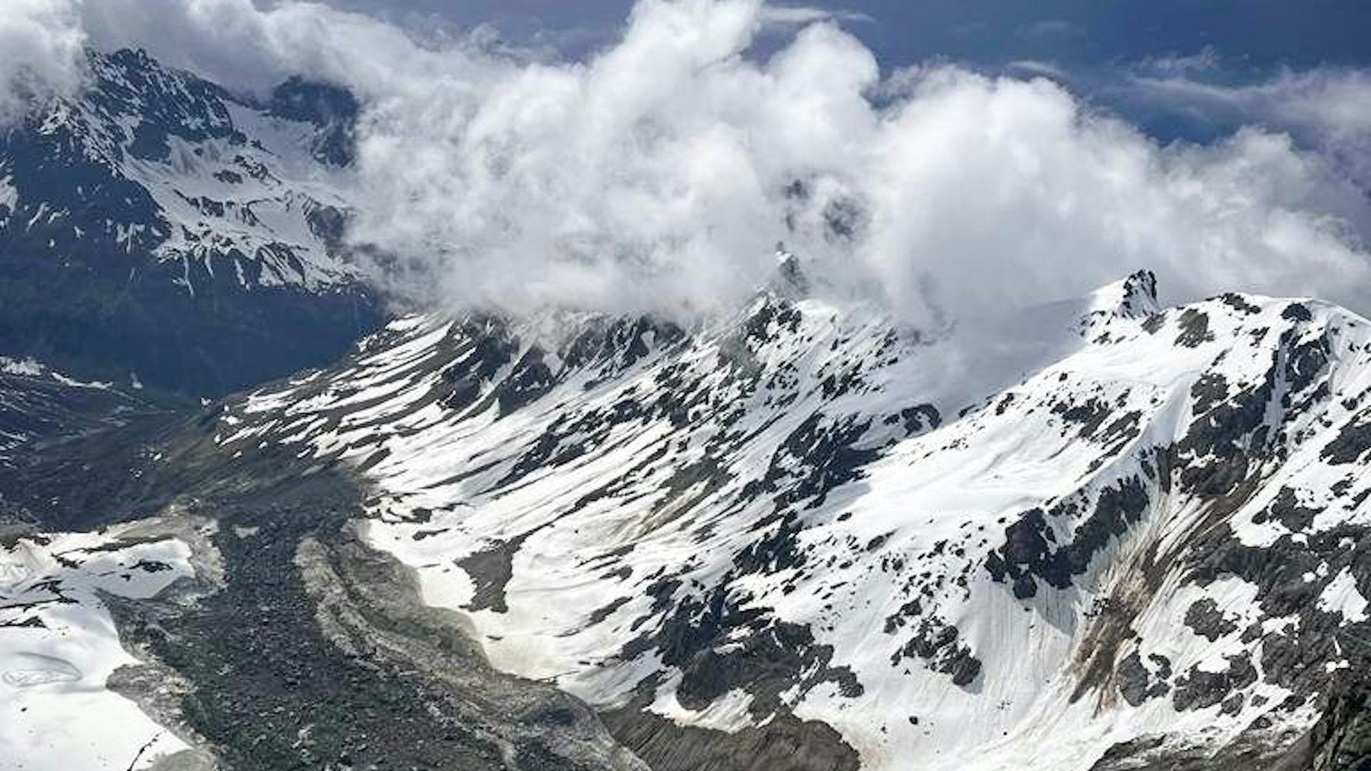 Bei einem massiven Bergsturz in den Tiroler Alpen sind zwei Menschen gestorben. (Symbolbild)