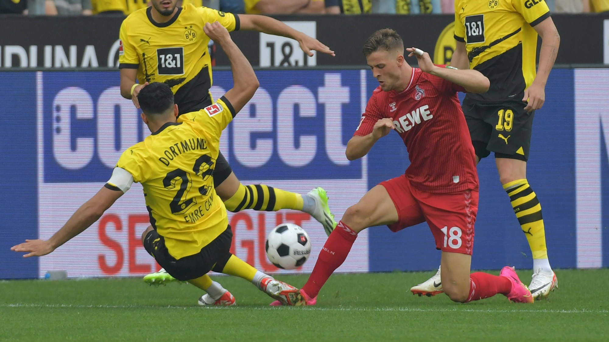 v.l. Emre Cam Borussia Dortmund, Rasmus Carstensen 1. FC Köln