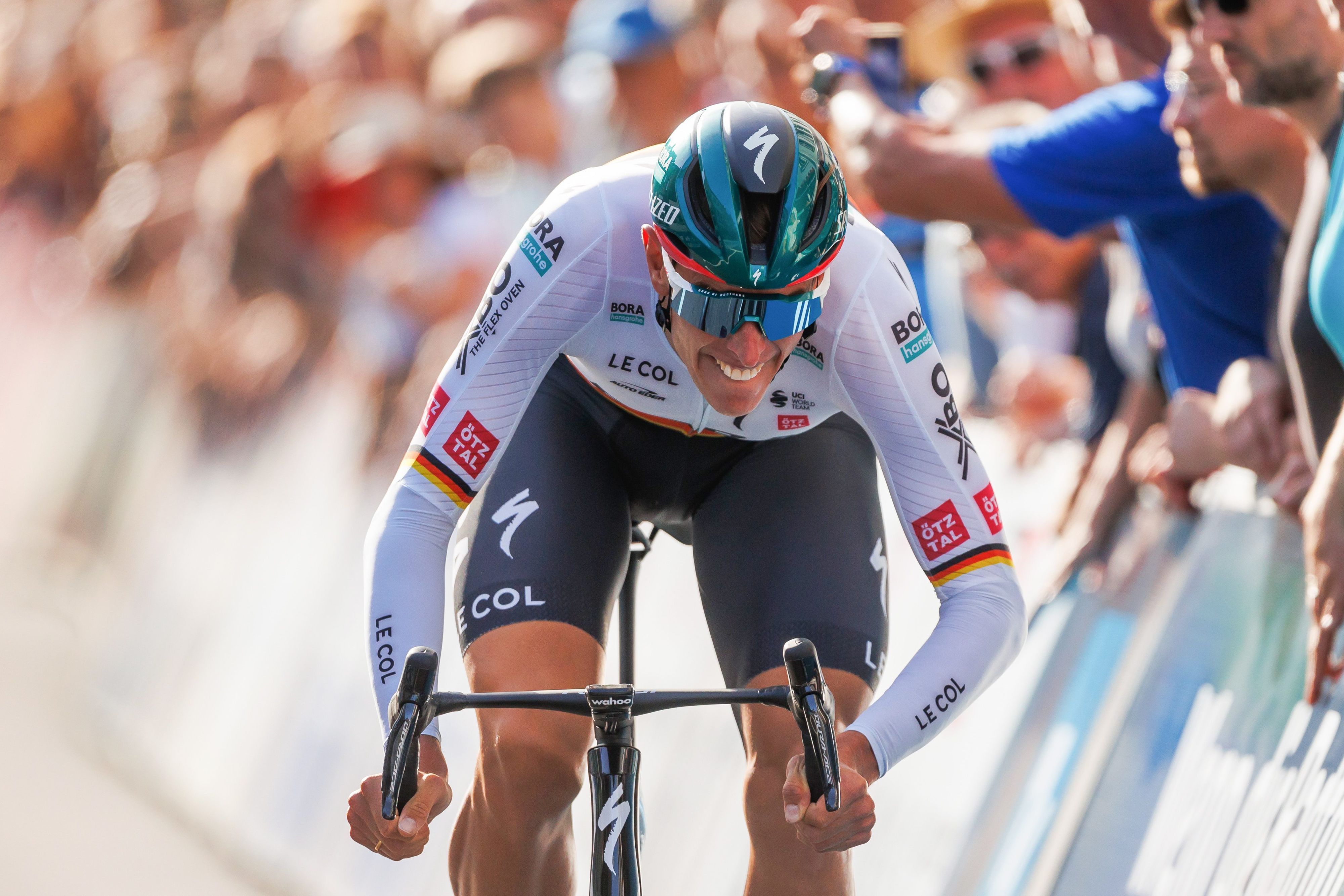 Nils Politt vom Team Bora-hansgrohe ist auf der Strecke unterwegs.