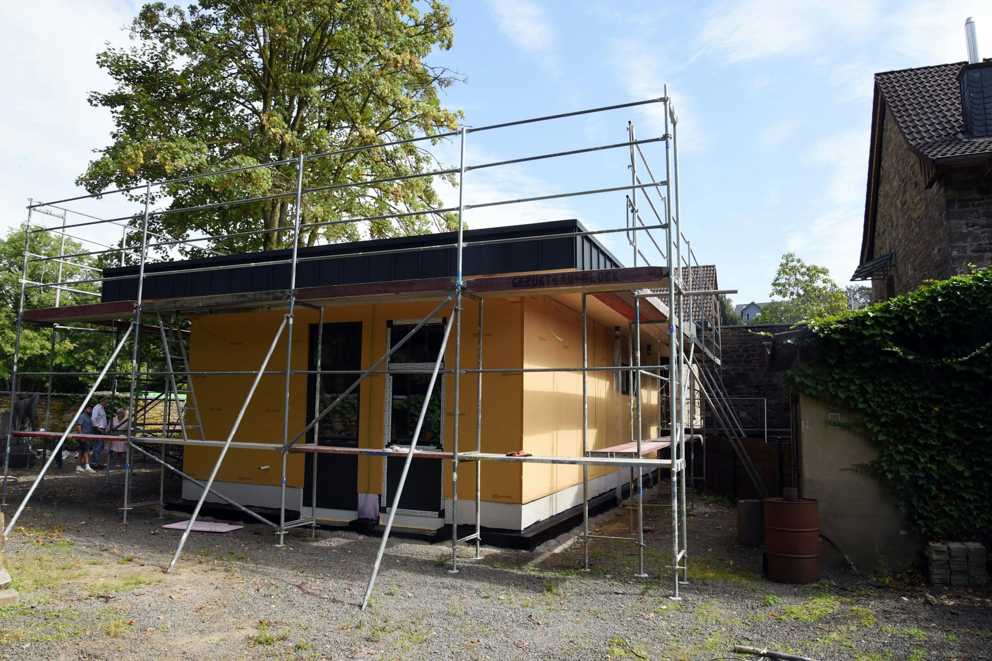 Baugerüst an der Rückseite des Neubaus am Engel-Museum.