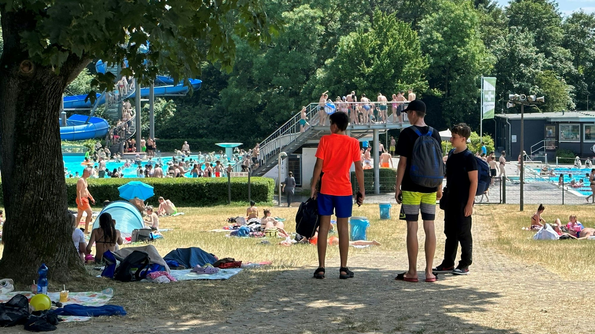 Badbesucher im Siegburger Oktopus-Freibad