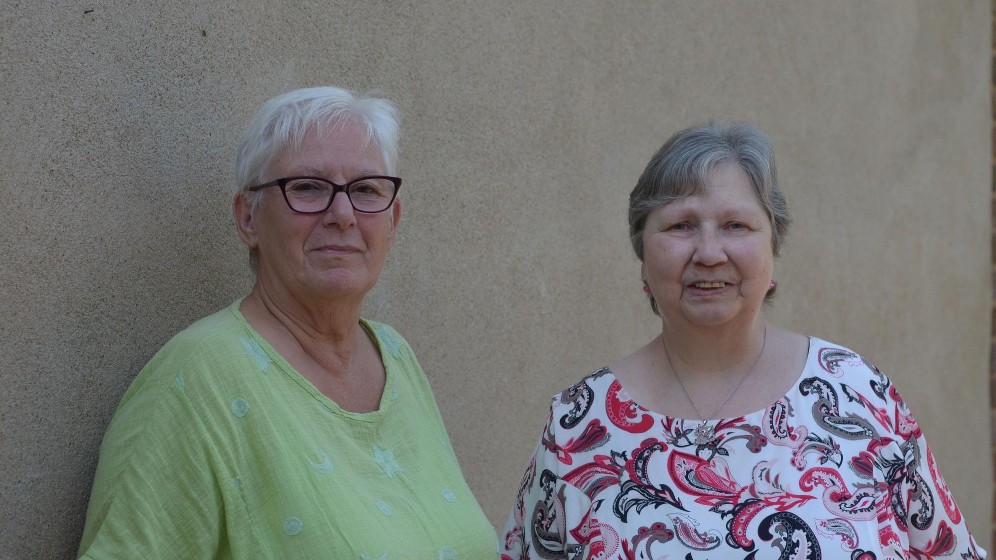 Das Bild zeigt Trudi Fleischhauer (r.) und ihre Stellvertreterin Renate Schmuck. Sie leiten die Kreuzbund-Gruppe Kuchenheim, die jetzt ihr 40-jähriges Bestehen feierte.