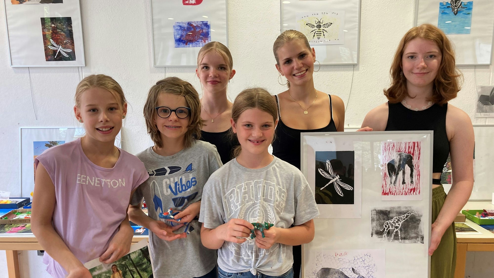 Schülerinnen der Ursulinenschule. v.l. Florine, Margareta, Vivianne, Paula, Aurelia und Matilda (v.L.)