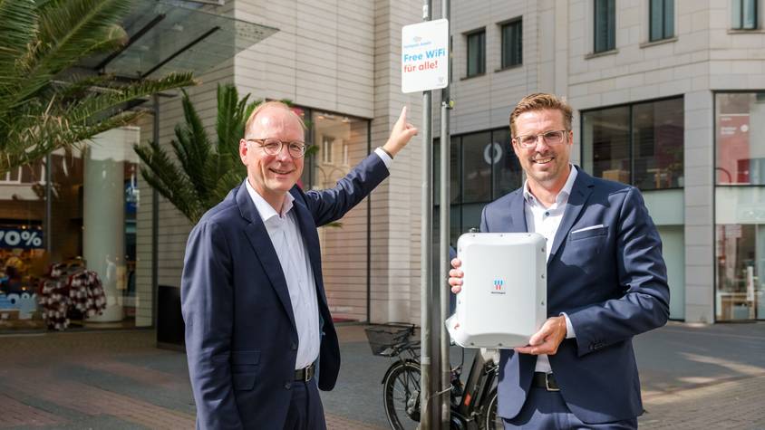 Vernetzt: Timo von Lepel (Netcologne) und Dezernent Andree Haack.