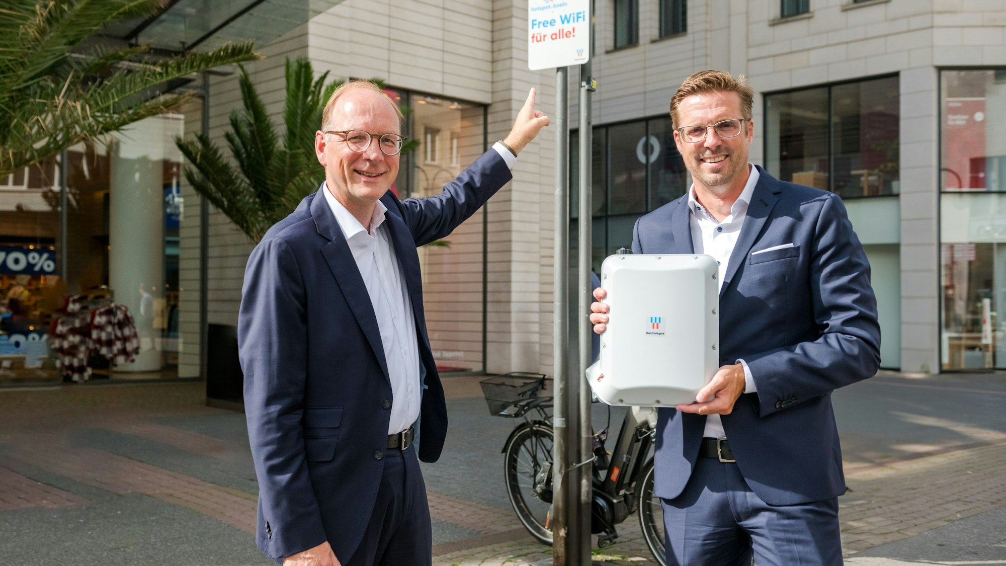 Vernetzt: Timo von Lepel (Netcologne) und Dezernent Andree Haack.