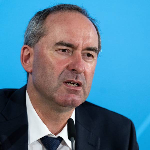 Hubert Aiwanger äußert Unverständnis darüber, dass über seine Jugendzeit diskutiert werde. (Archivbild)