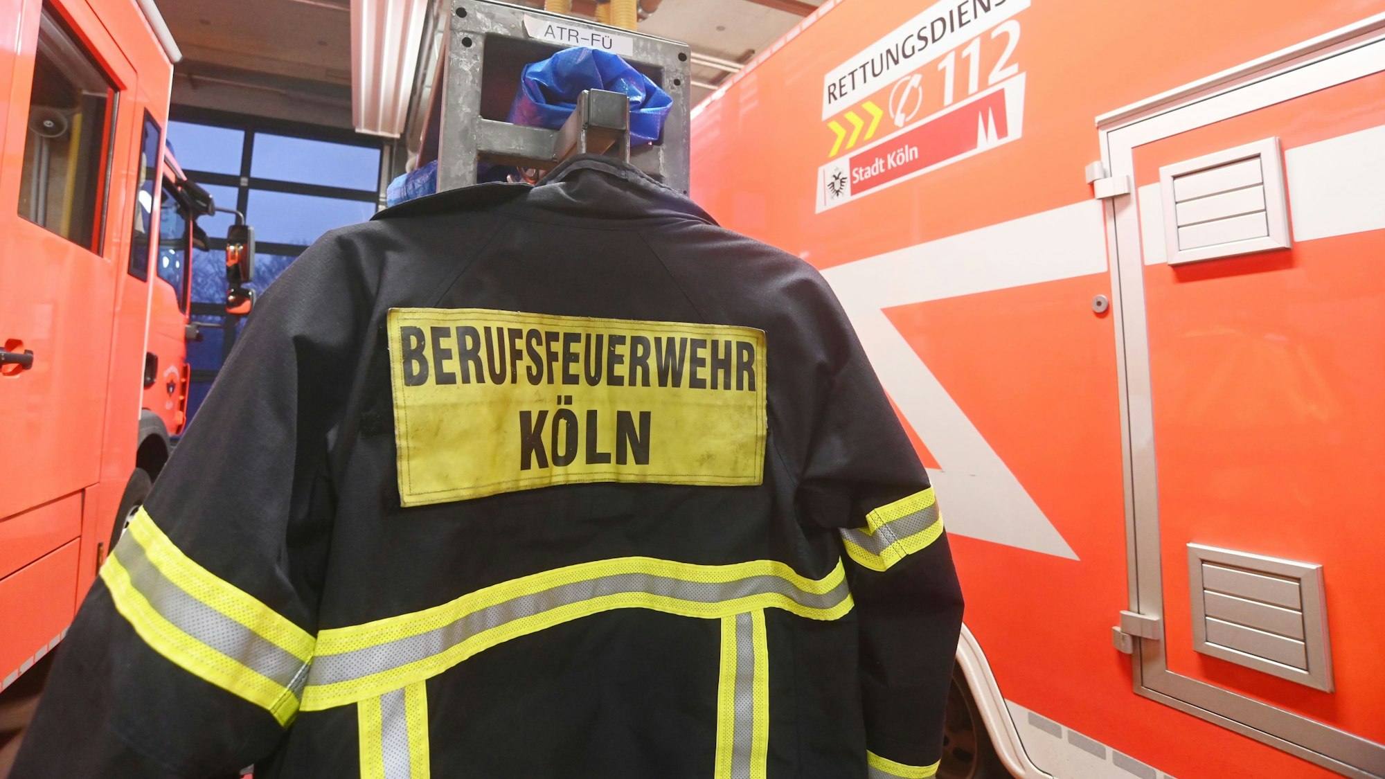 Einsatzfahrzeuge in der Feuerwache Scheibenstraße.