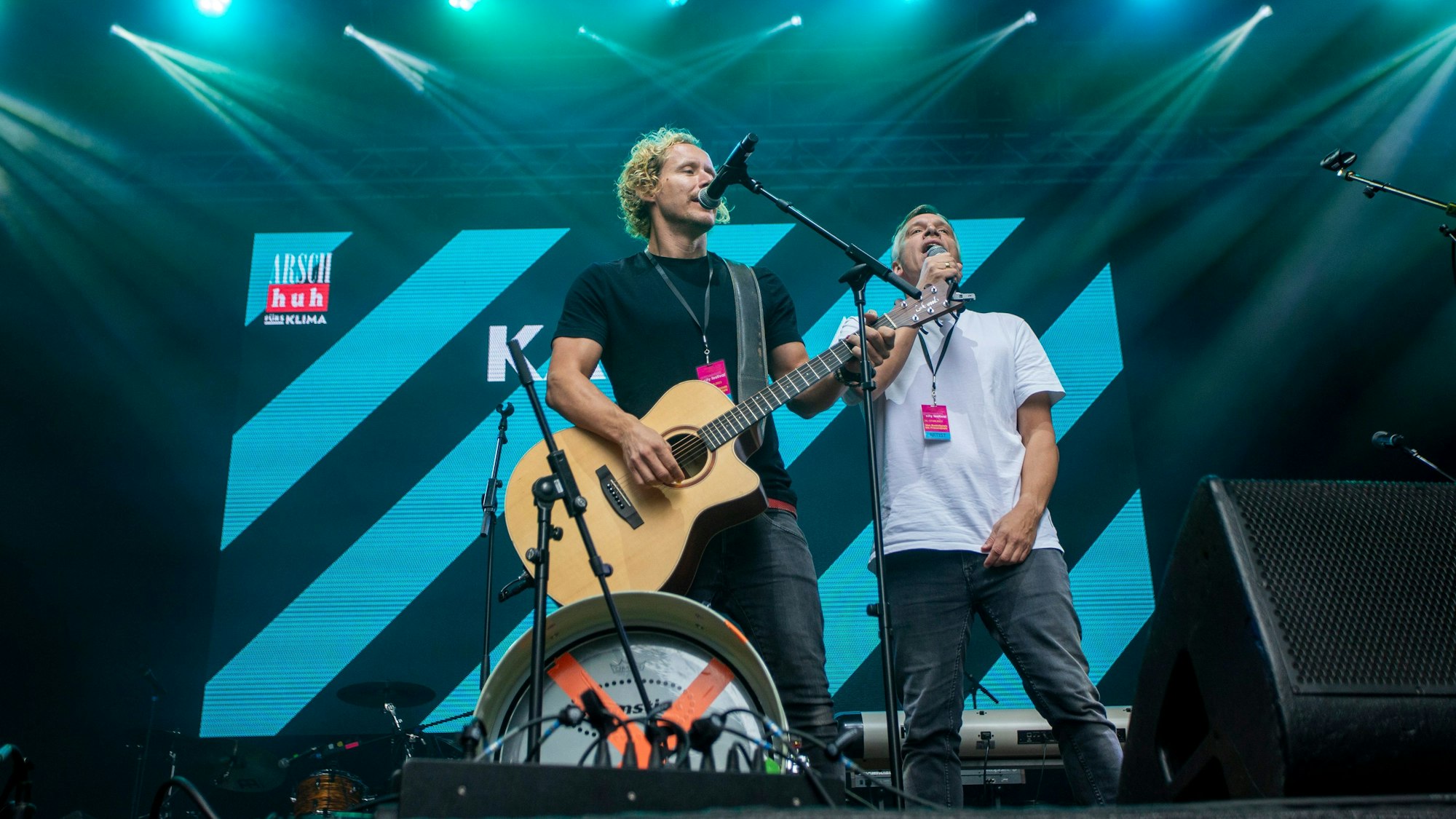 Die Kölner Band „Kasalla“ tritt Ende September an der Südbrücke auf. Hier sind sie bei Arsch Huh Fürs Klima Konzert zu sehen.