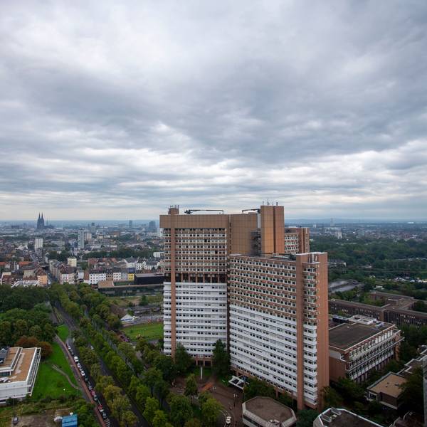 Der Blick vom Uni-Center aus auf das Jutsizzentrum in Sülz.