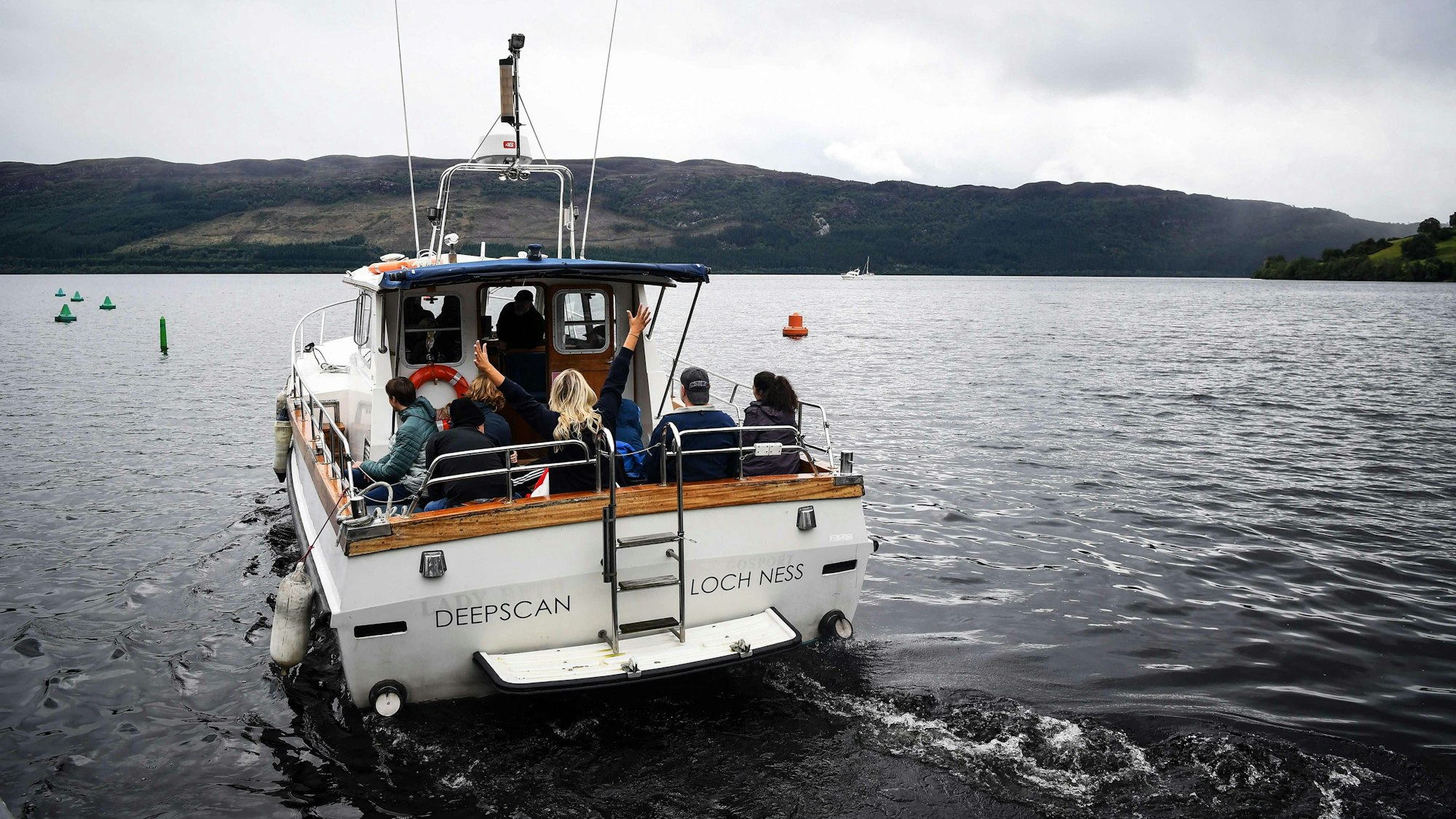 Das Schiff „Deepscan“ des Loch-Ness-Forschungsprojekts nimmt Monsterjäger mit auf eine Suchfahrt auf dem Loch Ness.