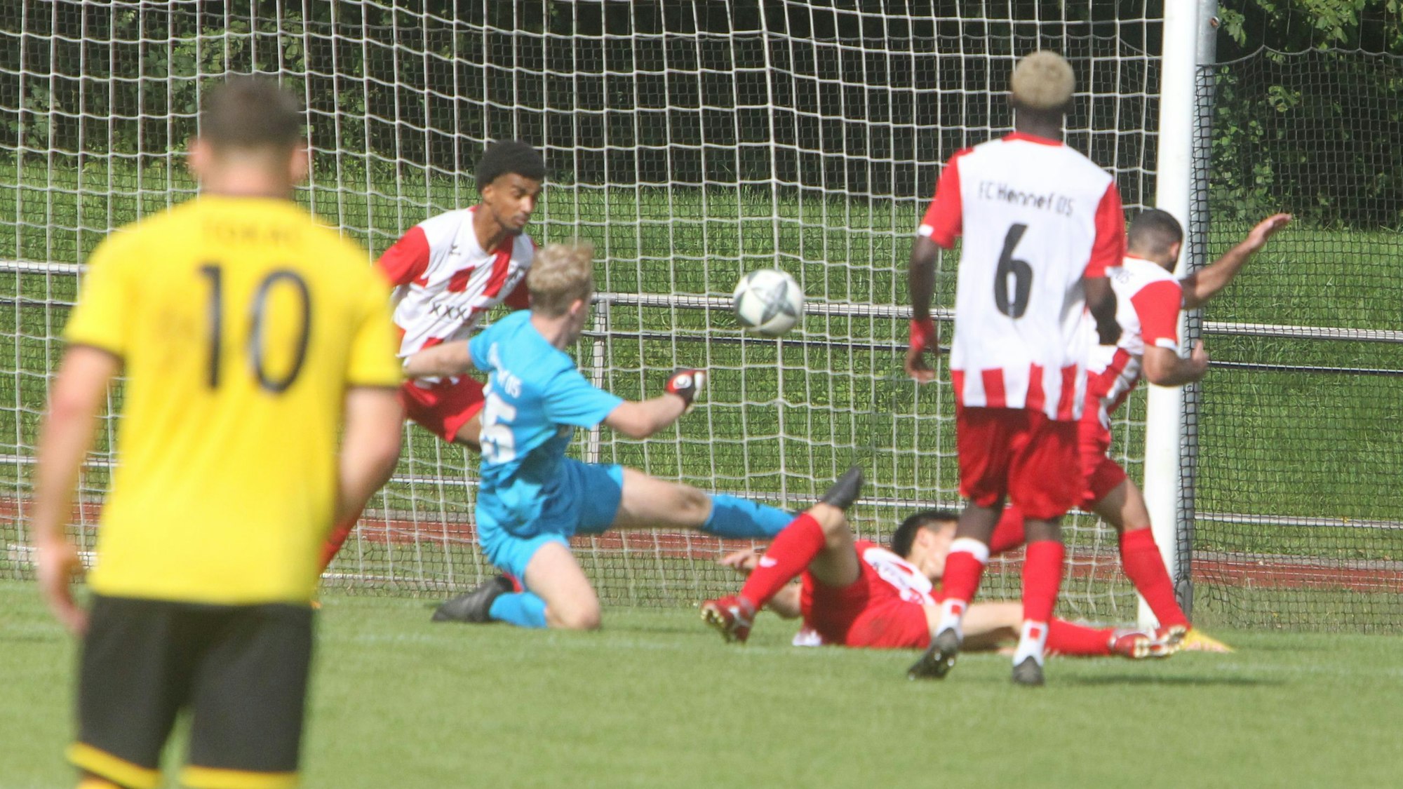 Den Spielern des FC Hennef 05 bleibt im Duell mit Hohkeppel nur das Nachsehen.
