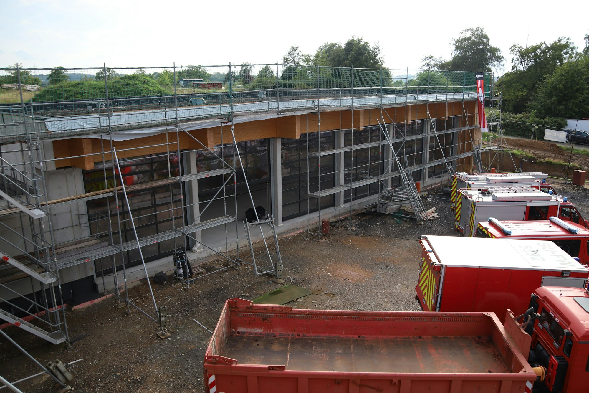 Nach der Fertigstellung des neuen Feuerwehrgerätehauses soll das alte abgerissen und das Kultur- und Heimathaus gebaut werden. Hier der Zustand beim Richtfest im August.