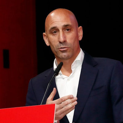 Luis Rubiales, Präsident des spanischen Fußballverbandes RFEF, spricht bei der Außerordentlichen Generalversammlung des Verbandes.