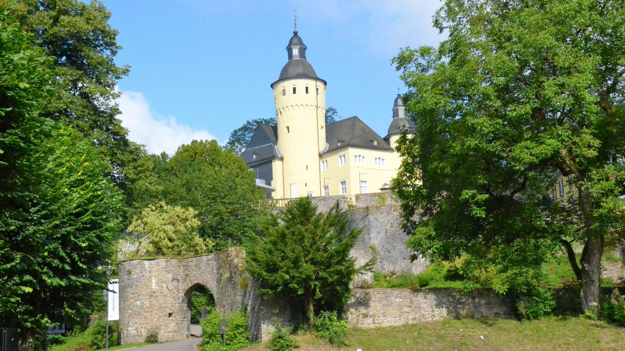 In der Gemeinde Nümbrecht steht das Schloss Homburg.