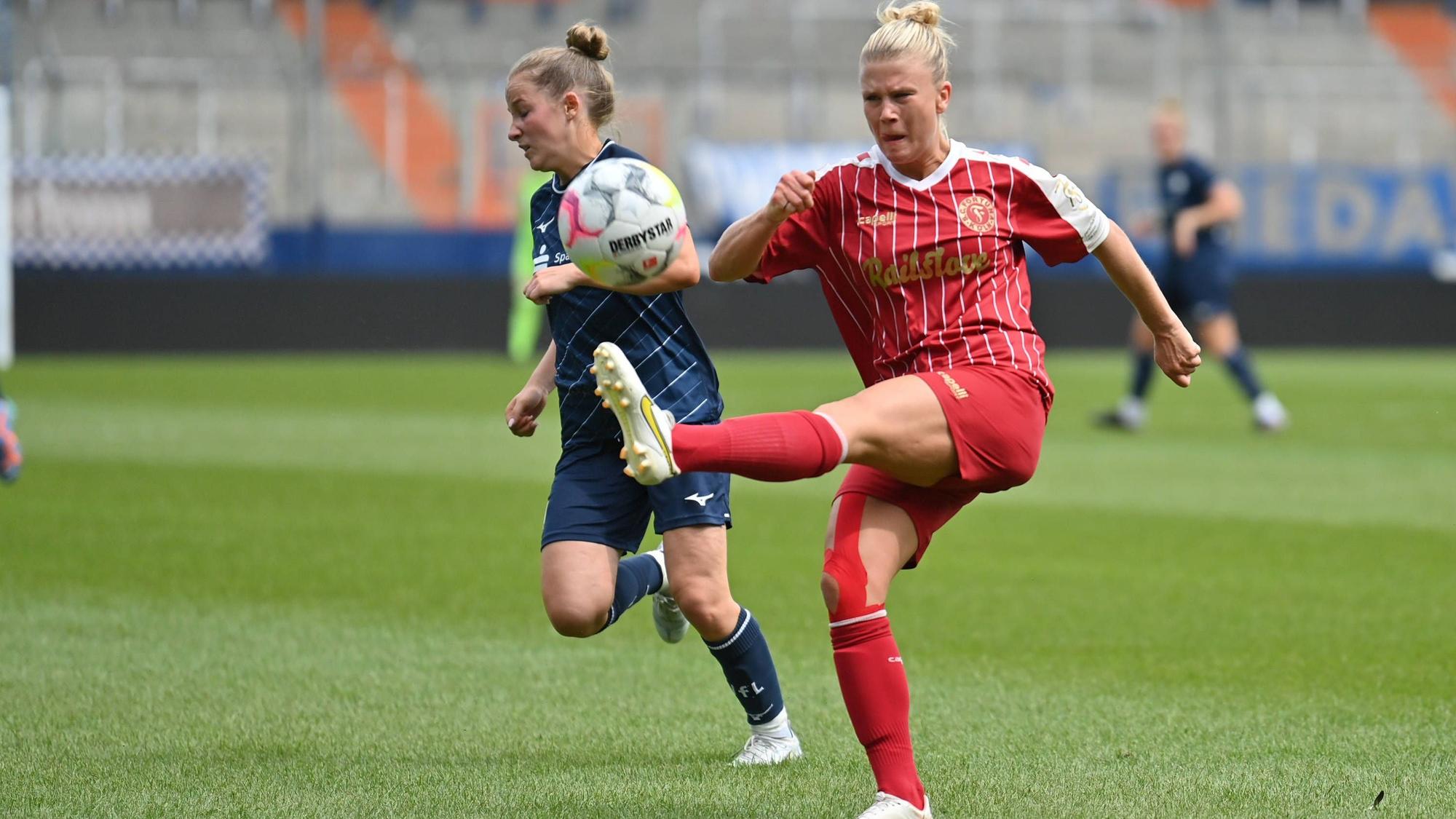 Annika Boden Fortuna Köln, 3 klärt den Ball, 13.08.2023, Bochum Deutschland, Fussball, DFB Pokal der Frauen Runde 1 - VFL Bochum - Fortuna Köln, DFB/DFL REGULATIONS PROHIBIT ANY USE OF PHOTOGRAPHS AS IMAGE SEQUENCES AND/OR QUASI-VIDEO. *** Annika Boden Fortuna Cologne, 3 clears the ball, 13 08 2023, Bochum Germany , Football, DFB Cup Womens Round 1 VFL Bochum Fortuna Cologne, DFB DFL REGULATES PROHIBIT ANY USE OF PHOTOGRAPHS AS IMAGE SEQUENCES AND OR QUASI VIDEO xmkx