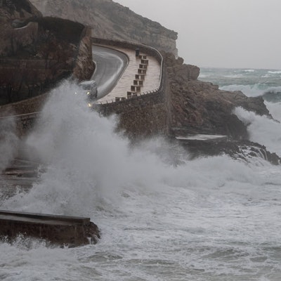 San Vincente Themenfoto: Wetter, Sturm, Mallorca, Spanien, 28.02.2023 Sturmtief peitsch das Mittelmeer an die Kueste von Cala San Vincente auf Mallorca, Spanien, Themenfoto: Wetter, Sturm, Mallorca, Spanien, 28.02.2023 *** San Vincente theme photo weather, storm, Majorca, Spain, 28 02 2023 storm low whips the Mediterranean Sea to the coast of Cala San Vincente in Majorca, Spain, theme photo weather, storm, Majorca, Spain, 28 02 2023 Copyright: xAugstx/xEibner-Pressefotox EP_jat
