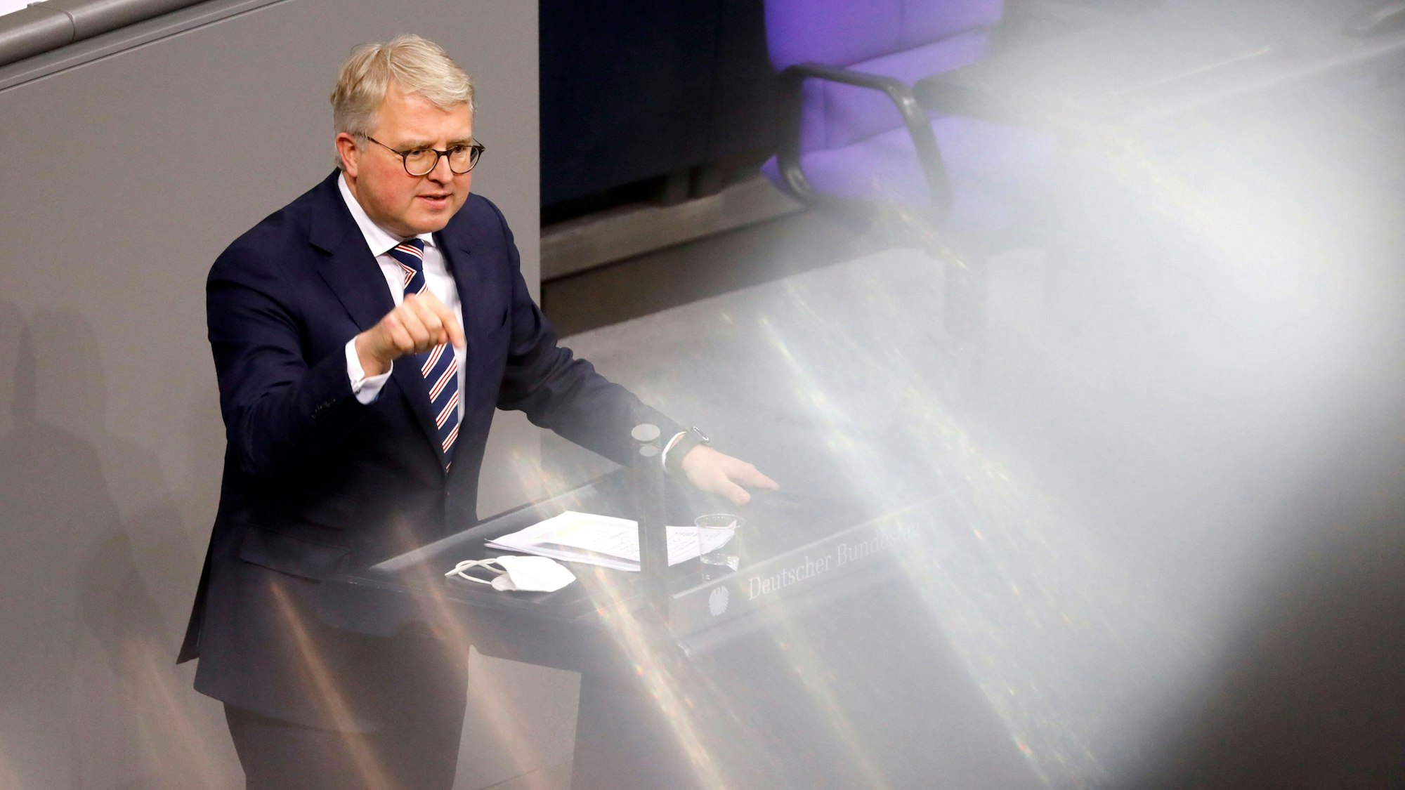 Der FDP-Abgeordnete Frank Schäffler bezeichnete die Kindergrundsicherung als „Sozialklimbim“ – und erntet dafür Kritik. (Archivbild)