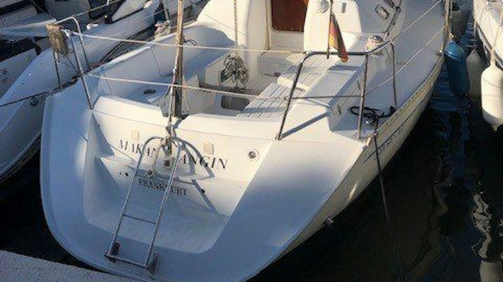 Das Segelboot „Makan Angin“ zweier deutscher Segler im Hafen von Mallorca. Sie werden seit einem schweren Unwetter auf den Balearen vermisst.