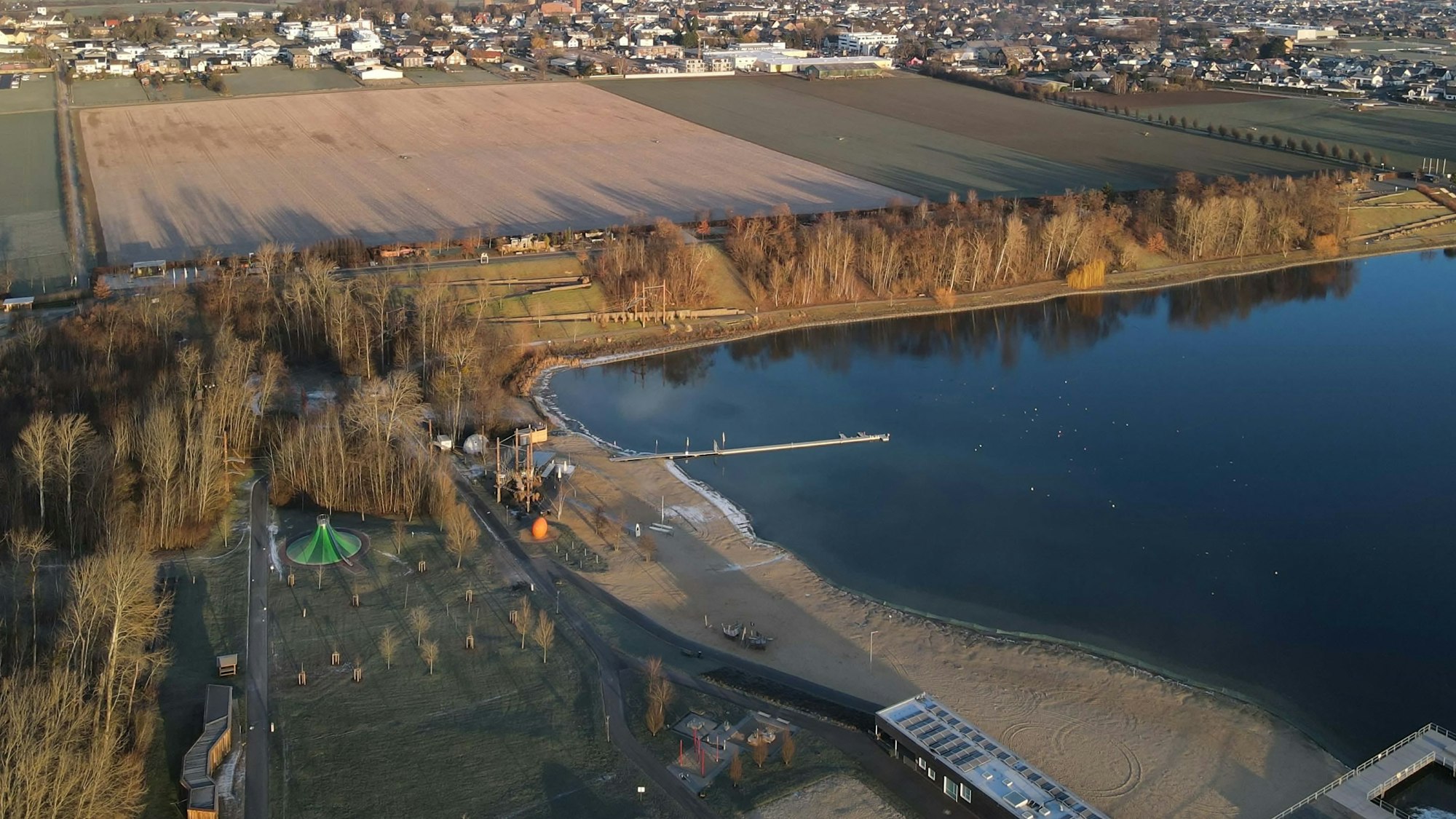Das Bild zeigt den Zülpicher Seepark aus der Luft.