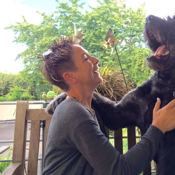 Lea Schenker mit ihrem Hund