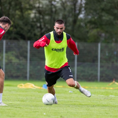 1. Trainingseinheit Anthony Modeste bei Fortuna Koeln, 09.08.2023 Leon Demaj Fortuna Koeln, 9, 1. Trainingseinheit von Anthony Modeste bei Fortuna Koeln, am 09.08.2023, Trainingsplatz am Suedstadion, Koeln *** 1 training session Anthony Modeste at Fortuna Koeln, 09 08 2023 Leon Demaj Fortuna Koeln, 9 , 1 training session of Anthony Modeste at Fortuna Koeln, at 09 08 2023, training ground at Suedstadion, Koeln Copyright: xBEAUTIFULxSPORTS/Meuselx