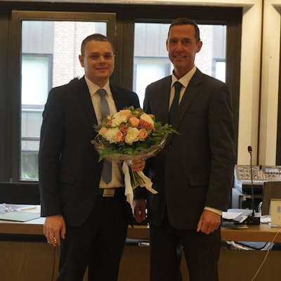 Das Bild zeigt den neuen Beigeordneten Markus Meurer mit Bürgermeister Dieter Spürck.