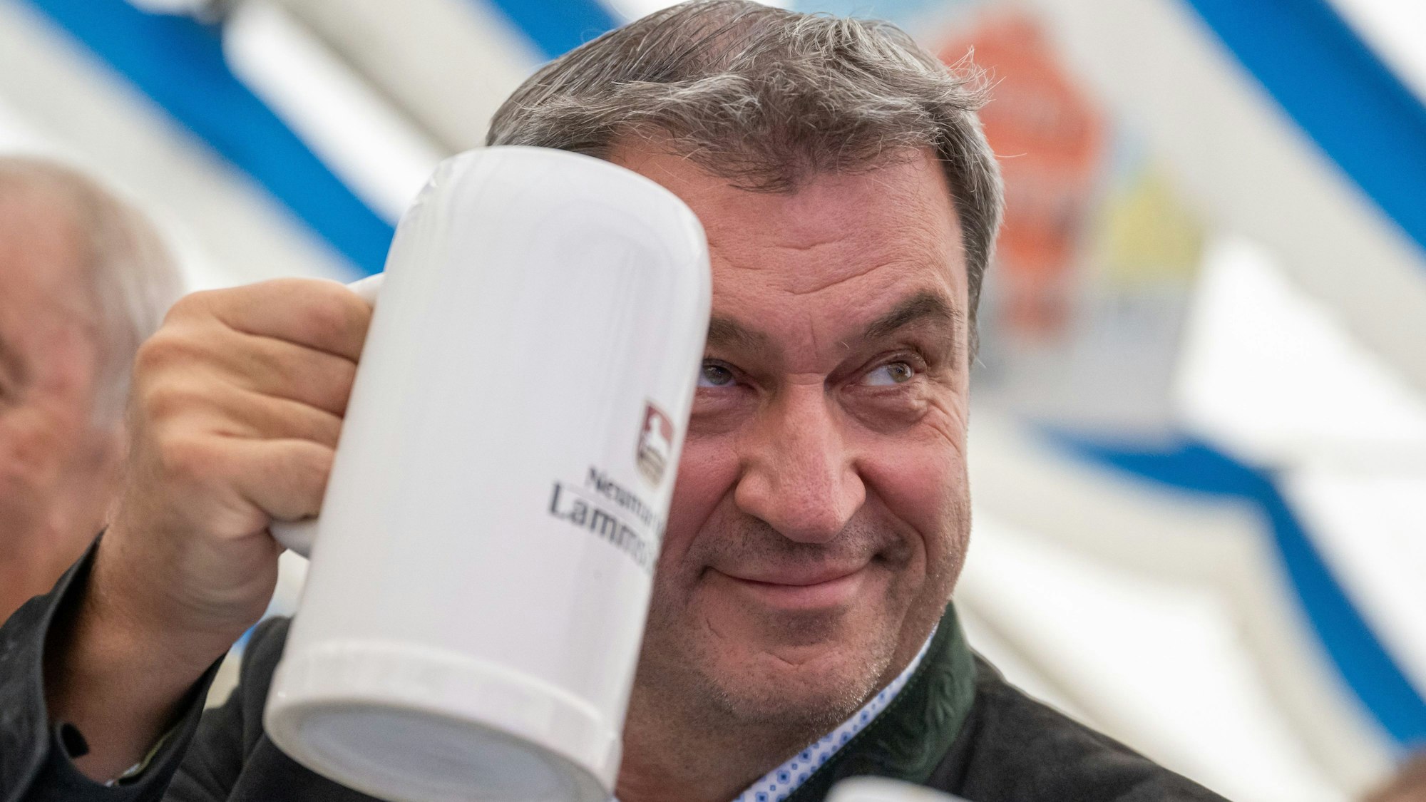 Markus Söder, (CSU) Ministerpräsident von Bayern, nimmt am Parsberger Volksfest teil (Archivbild)