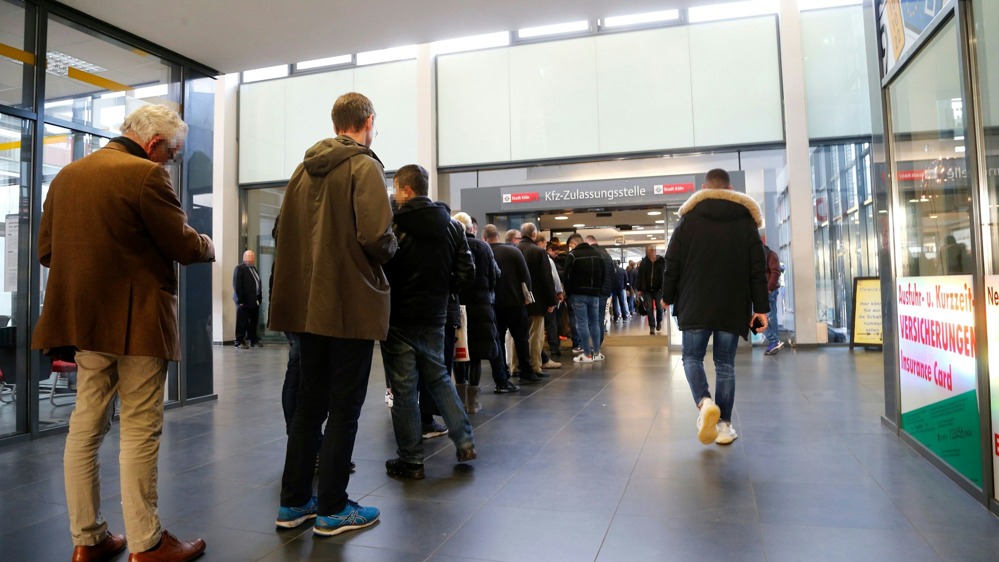 Stundenlange Wartezeiten sollen ab dem 1. September in der Kfz-Zulassungsstelle in Poll Geschichte sein.
