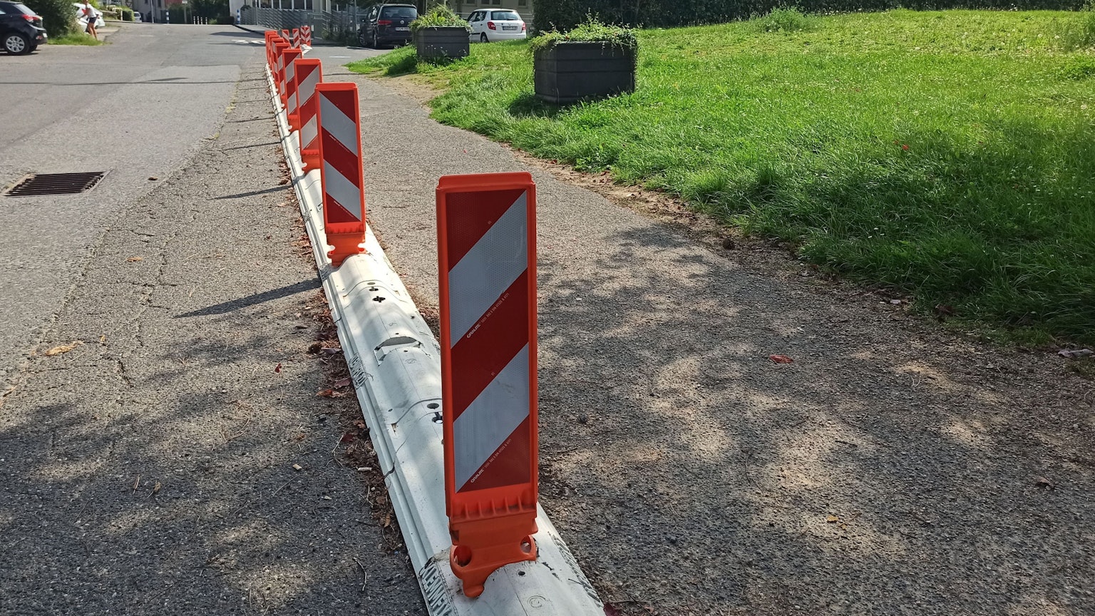 Am Jungfernpfad wurde provisorisch ein Fußweg zur Grundschule eingerichtet.