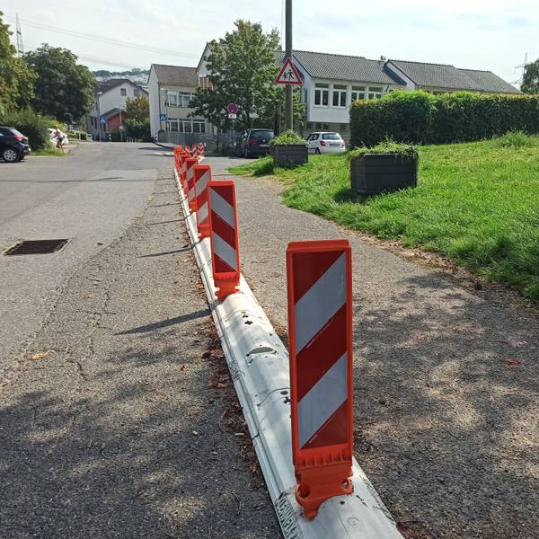 Am Jungfernpfad wurde provisorisch ein Fußweg zur Grundschule eingerichtet.
