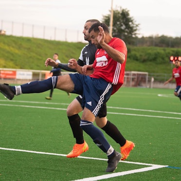 Das Bild zeigt Lommersums Torschütze Gani Rama kurz vor dem 1:0.